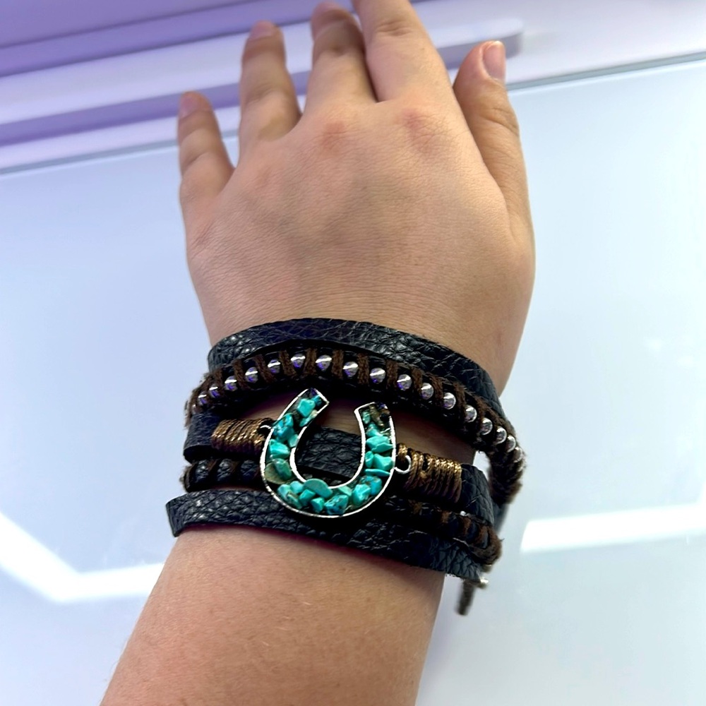 Brown western style bracelet, idyllwind light used barley worn
